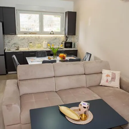Etna Apartman *