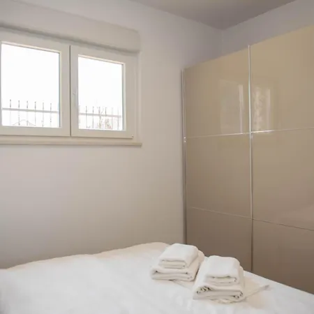 Etna Apartman *